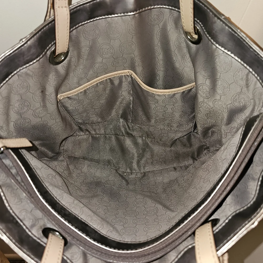 Purse - Picture 3 of 8